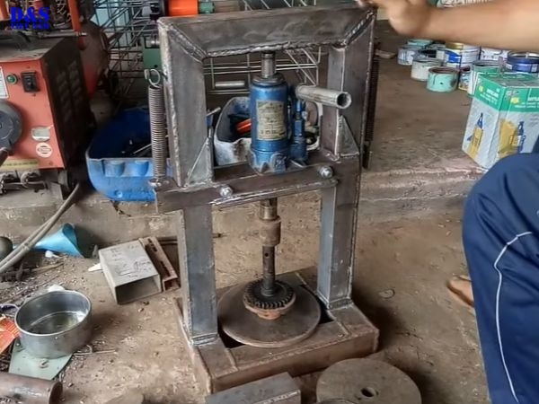 Máy ép thủy lực tự chế
